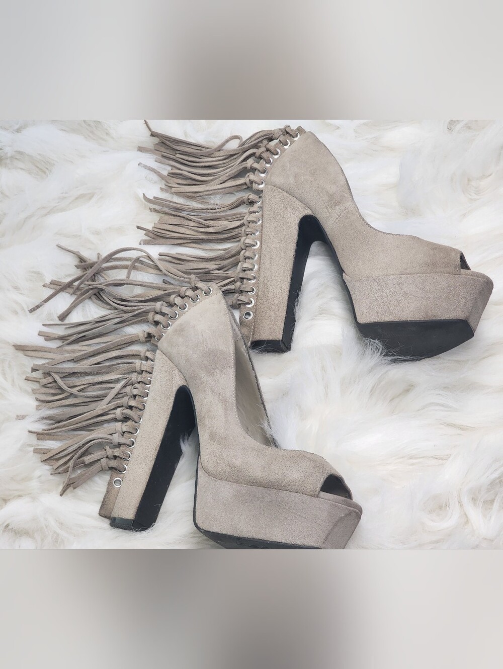 Bebe Perlah Taupe Suede Waterfall Fringe Peep Toe Platform Heels Size 7 M